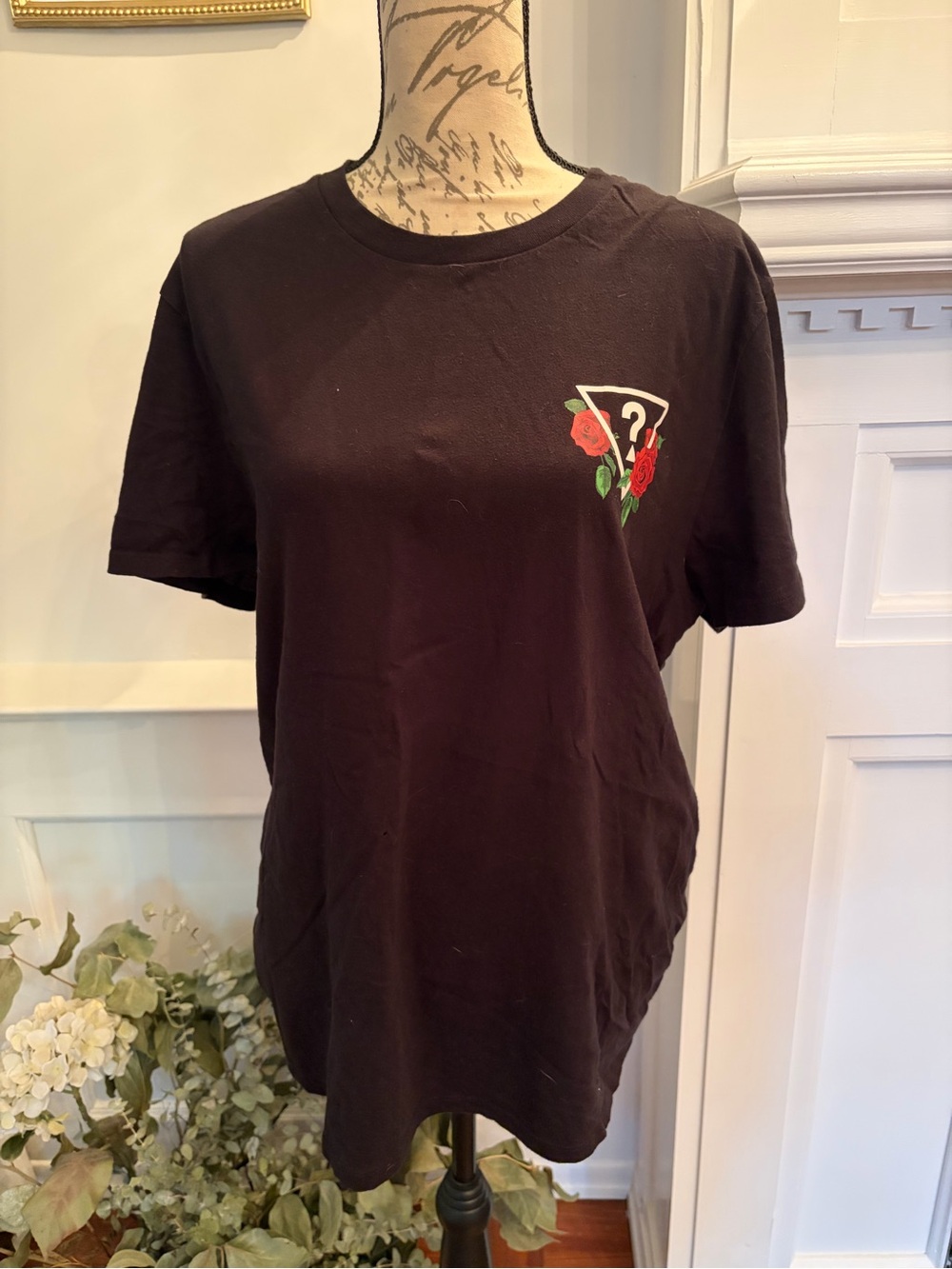 GUESS MENS Black Graphic Tee with Rose Triangle Logo